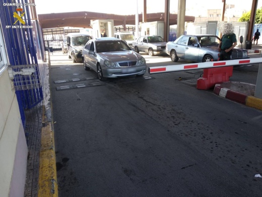 أمن الحدود بمليلية يلقي القبض على مغربيين يزوران السيارات المستعملة في التهريب المعيشي