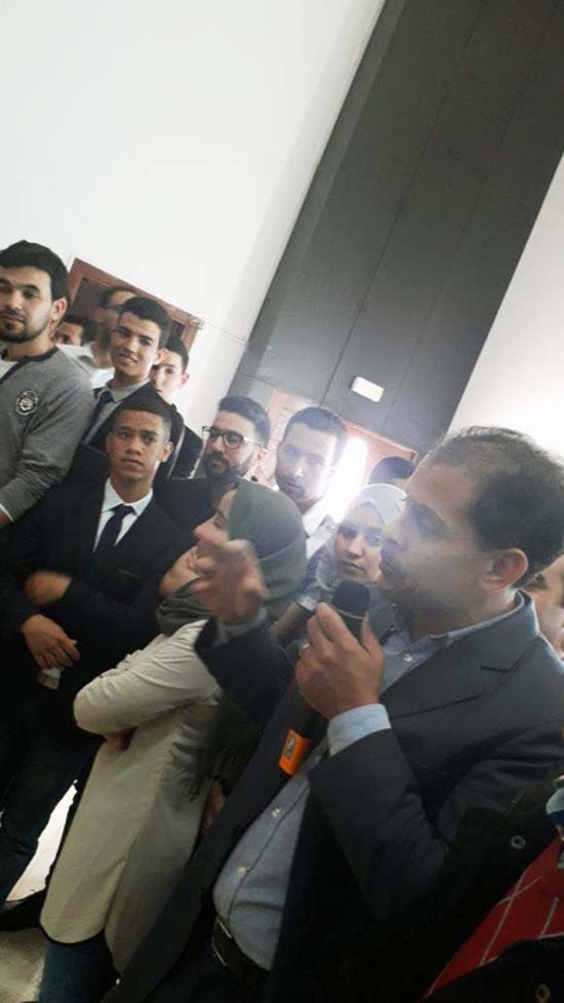 طلبة ماستر العقود والأعمال يحتفون بأستاذهم الدكتور جمال الطاهري طلبة ماستر العقود والأعمال يحتفون بأستاذهم الدكتور جمال الطاهري