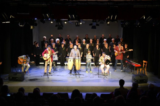 شاهدوا السمفونية التي جمعت فرقة إن أومازيغ وكورال سيربنكنتا الإسبانية شاهدوا السمفونية التي جمعت فرقة إن أومازيغ وكورال سيربنكنتا الإسبانية