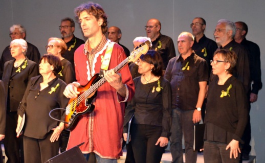 شاهدوا السمفونية التي جمعت فرقة إن أومازيغ وكورال سيربنكنتا الإسبانية شاهدوا السمفونية التي جمعت فرقة إن أومازيغ وكورال سيربنكنتا الإسبانية