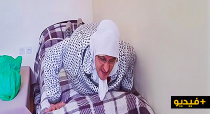 اضحكوا مع الكوميدي "أروبالو" في دور هزلي يتقمص فيه شخصية يمينة موسوليتو اضحكوا مع الكوميدي "أروبالو" في دور هزلي يتقمص فيه شخصية يمينة موسوليتو