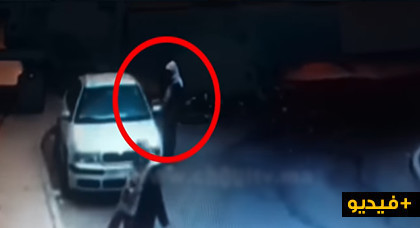 مثير.. شاهدوا لحظة سرقة سيارة في ملكية مستشار جماعي من الشارع العام مثير.. شاهدوا لحظة سرقة سيارة في ملكية مستشار جماعي من الشارع العام