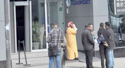 الناظور..مواطنون وأرباب وكالات عمومية ساخطون على وقف مواعيد طلب الفيزا من طرف الشركة المكلفة الناظور..مواطنون وأرباب وكالات عمومية ساخطون على وقف مواعيد طلب الفيزا من طرف الشركة المكلفة