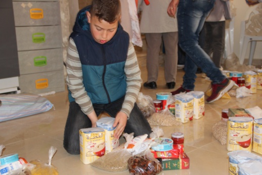 أجنحة السلام تدخل الفرحة على 130 أسرة من خلال توزيع قفف الخير في إطار حملة عشرة دراهم. أجنحة السلام تدخل الفرحة على 130 أسرة من خلال توزيع قفف الخير في إطار حملة عشرة دراهم.