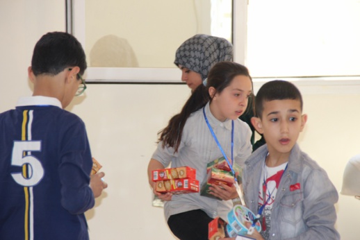 أجنحة السلام تدخل الفرحة على 130 أسرة من خلال توزيع قفف الخير في إطار حملة عشرة دراهم. أجنحة السلام تدخل الفرحة على 130 أسرة من خلال توزيع قفف الخير في إطار حملة عشرة دراهم.