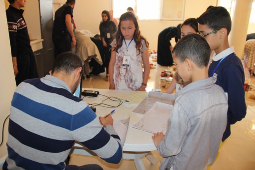 أجنحة السلام تدخل الفرحة على 130 أسرة من خلال توزيع قفف الخير في إطار حملة عشرة دراهم. أجنحة السلام تدخل الفرحة على 130 أسرة من خلال توزيع قفف الخير في إطار حملة عشرة دراهم.