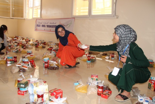 أجنحة السلام تدخل الفرحة على 130 أسرة من خلال توزيع قفف الخير في إطار حملة عشرة دراهم.