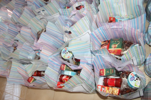 أجنحة السلام تدخل الفرحة على 130 أسرة من خلال توزيع قفف الخير في إطار حملة عشرة دراهم. أجنحة السلام تدخل الفرحة على 130 أسرة من خلال توزيع قفف الخير في إطار حملة عشرة دراهم.