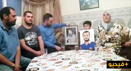 عائلة الزفزافي تفطر على كؤوس الماء في أول يوم عن إضرابها عن الطعام و11 معتقلا ينضافون إلى الإضراب عائلة الزفزافي تفطر على كؤوس الماء في أول يوم عن إضرابها عن الطعام و11 معتقلا ينضافون إلى الإضراب