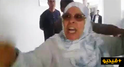بالفيديو.. مواطنة تصرخ في وجه باشا وتنعته ب "الشفار" بعد أن قام بطردها بالفيديو.. مواطنة تصرخ في وجه باشا وتنعته ب "الشفار" بعد أن قام بطردها