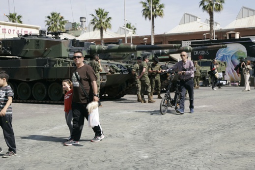 شاهدوا.. غواصة اسبانية تبحر قرب سواحل الناظور ودبابات تحط الرحال في ميناء مليلية شاهدوا.. غواصة اسبانية تبحر قرب سواحل الناظور ودبابات تحط الرحال في ميناء مليلية