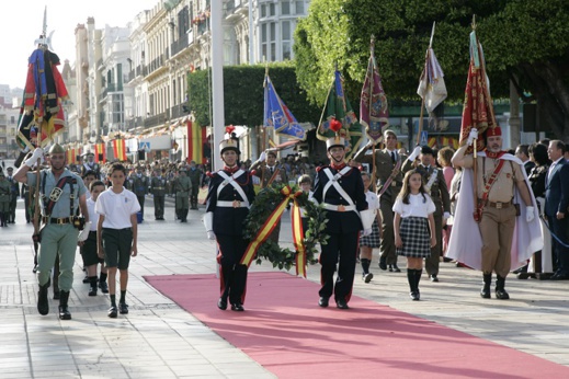 شاهدوا.. غواصة اسبانية تبحر قرب سواحل الناظور ودبابات تحط الرحال في ميناء مليلية شاهدوا.. غواصة اسبانية تبحر قرب سواحل الناظور ودبابات تحط الرحال في ميناء مليلية