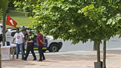 شرطة طاراغونا تمنع نشطاء ريفيين من نصب خيام امام القنصلية المغربية شرطة طاراغونا تمنع نشطاء ريفيين من نصب خيام امام القنصلية المغربية