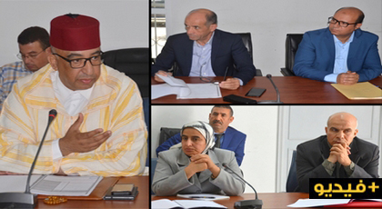 بكلفة تفوق 30 مليار.. عامل الدريوش يترأس اجتماعاً حول اتفاقية التأهيل الحضري ويحث الرؤساء على تحديد الأولويات بكلفة تفوق 30 مليار.. عامل الدريوش يترأس اجتماعاً حول اتفاقية التأهيل الحضري ويحث الرؤساء على تحديد الأولويات