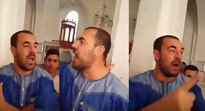 ناصر الزفزافي يصرخ في وجه خطيب المسجد العتيق بالحسيمة: إنه دجال من درجة فارس ناصر الزفزافي يصرخ في وجه خطيب المسجد العتيق بالحسيمة: إنه دجال من درجة فارس