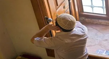 مؤذن بأكبر مسجد بالدريوش يقطن في محراب "رفع الأذان".. والسبب أنه لا يملك بيتا مؤذن بأكبر مسجد بالدريوش يقطن في محراب "رفع الأذان".. والسبب أنه لا يملك بيتا