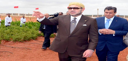شاهدوا الفيديو.. مواطنون يهتفون "أخنوش إرحل" أمام موكب الملك بطنجة شاهدوا الفيديو.. مواطنون يهتفون "أخنوش إرحل" أمام موكب الملك بطنجة