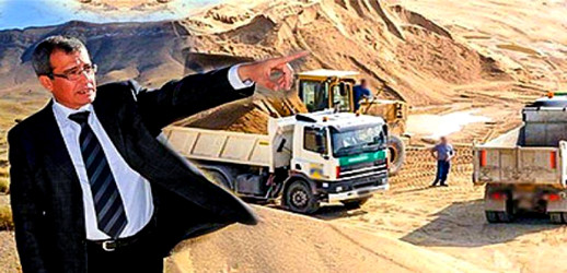 عامل الناظور يبعث بلجنة إقليمية لمراقبة المقالع بعد التورط في سرقة "الرمال" بسواحل رأس الماء عامل الناظور يبعث بلجنة إقليمية لمراقبة المقالع بعد التورط في سرقة "الرمال" بسواحل رأس الماء
