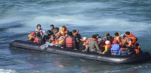 البحرية الملكية تنقذ عشرات المهاجرين بينهم نساء وأطفال أبحروا من سواحل الريف البحرية الملكية تنقذ عشرات المهاجرين بينهم نساء وأطفال أبحروا من سواحل الريف