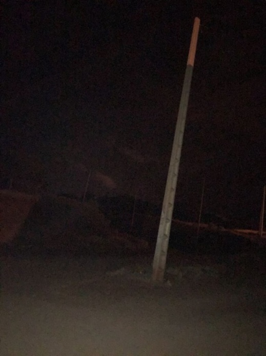 ساكنة "غاسي" تشكو غرق طريق "القصر الملكي" في ظلام دامس لسنوات ساكنة "غاسي" تشكو غرق طريق "القصر الملكي" في ظلام دامس لسنوات