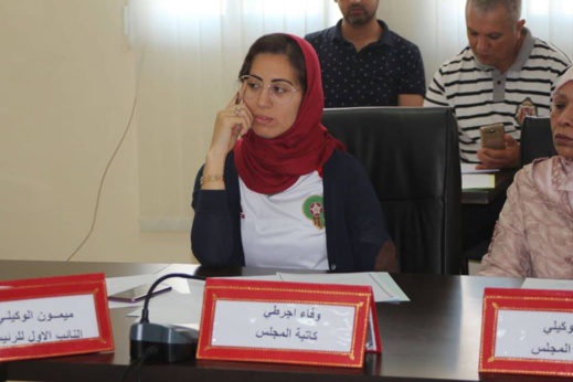 وفاء أجرطي عضوة مجلس الدريوش تحضر لدورة إستثنائية بقميص المنتخب وهكذا حلت لبلوكاج وفاء أجرطي عضوة مجلس الدريوش تحضر لدورة إستثنائية بقميص المنتخب وهكذا حلت لبلوكاج