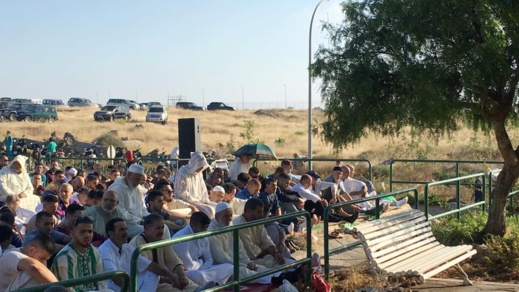 مئات المسلمين يؤدون صلاة عيد الفطر بمدينة مليلية المحتلة في أجواء عائلية