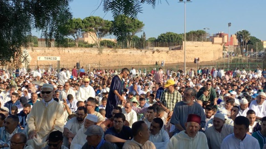 مئات المسلمين يؤدون صلاة عيد الفطر بمدينة مليلية المحتلة في أجواء عائلية