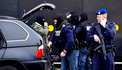ينحدر من الدريوش.. هذه تفاصيل عن تاجر المخدرات الذي اعتقله الأمن الهولندي وبحوزته مليار ونصف ينحدر من الدريوش.. هذه تفاصيل عن تاجر المخدرات الذي اعتقله الأمن الهولندي وبحوزته مليار ونصف