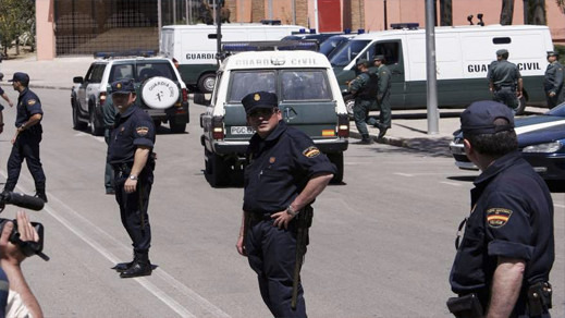 صحف إسبانية.. ترحيل 3 نشطاء من حراك الريف إلى المغرب بعد رفض طلبهم اللجوء السياسي