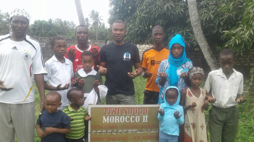 مؤثر بالصور.. سكان جزيرة فقيرة بكينيا تدعو للناظوري بوهدوز وتشكره على بنائه سقاية ماء للمعوزين مؤثر بالصور.. سكان جزيرة فقيرة بكينيا تدعو للناظوري بوهدوز وتشكره على بنائه سقاية ماء للمعوزين