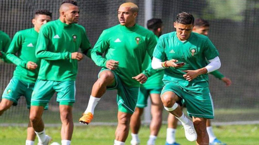 ضجة بسبب استعمال "فجر" للهاتف اثناء التداريب.. ومساعد المدرب يوضح السبب ضجة بسبب استعمال "فجر" للهاتف اثناء التداريب.. ومساعد المدرب يوضح السبب