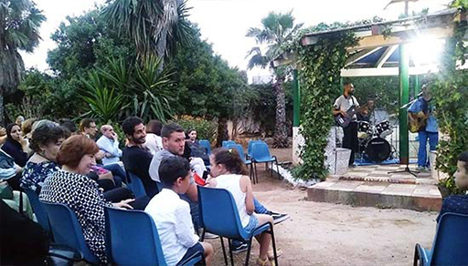 المعهد الإسباني بالحسيمة يُكرّم الفرقة الموسيقية "ريف لاند" التي يرأسها الفنان الناظوري الرحماني المعهد الإسباني بالحسيمة يُكرّم الفرقة الموسيقية "ريف لاند" التي يرأسها الفنان الناظوري الرحماني