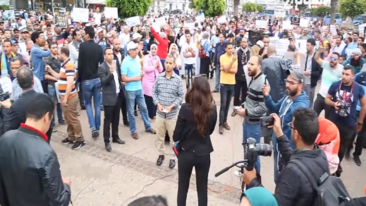 إحتجاج عارم وسط الدار البيضاء استنكارا للأحكام في حق قيادات حراك الريف إحتجاج عارم وسط الدار البيضاء استنكارا للأحكام في حق قيادات حراك الريف