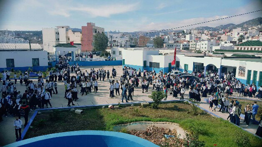 مؤلم.. تلميذة في الثالثة اعدادي تلقي بنفسها من أعلى مؤسستها بسبب رسوبها في الامتحان مؤلم.. تلميذة في الثالثة اعدادي تلقي بنفسها من أعلى مؤسستها بسبب رسوبها في الامتحان