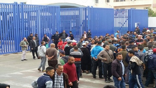 مثير.. قضاء مليلية يدين شابا ناظوريا بسنة سجنا وغرامة مالية لاحتجاجه بالمعبر الحدودي مثير.. قضاء مليلية يدين شابا ناظوريا بسنة سجنا وغرامة مالية لاحتجاجه بالمعبر الحدودي