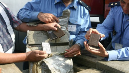 الجمارك المغربية تضبط مواطنا اسبانيا حاول تهريب 22 كيلوغرام من الحشيش الجمارك المغربية تضبط مواطنا اسبانيا حاول تهريب 22 كيلوغرام من الحشيش