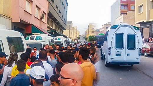 بالصور.. قوات الأمن تمنع تنفيذ وقفة احتجاجية لنشطاء "حراك الريف" وسط العروي