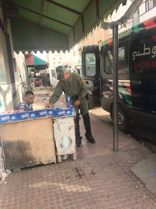 بالصور.. قوات الأمن تمنع تنفيذ وقفة احتجاجية لنشطاء "حراك الريف" وسط العروي