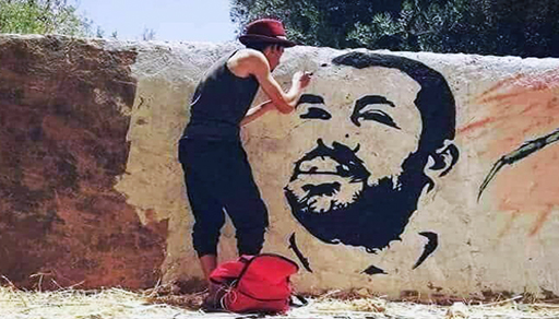 الإفراج عن شاب بعد إعتقاله بسبب رسمه للزفزافي على جدار بطاطا الإفراج عن شاب بعد إعتقاله بسبب رسمه للزفزافي على جدار بطاطا