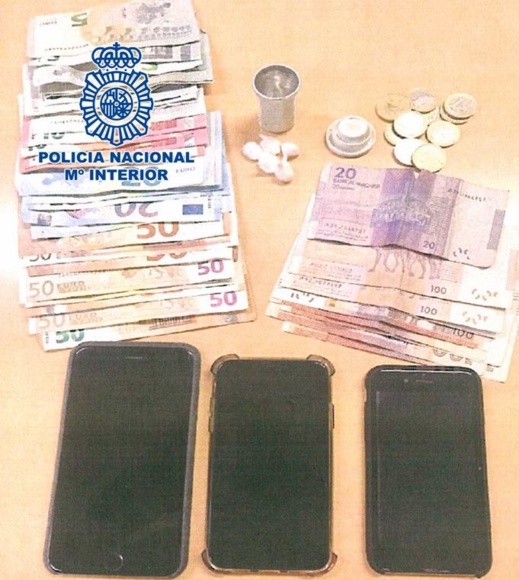 شرطة مليلية تضع حدا لنشاطات بائع كوكايين في شوارع المدينة شرطة مليلية تضع حدا لنشاطات بائع كوكايين في شوارع المدينة