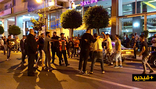 شاهدوا.. اعتداء بالأسلحة وترويع للمواطنين في طنجة أمام أعين الشرطة شاهدوا.. اعتداء بالأسلحة وترويع للمواطنين في طنجة أمام أعين الشرطة