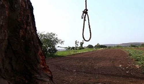 العثور على شابة متدلية من شجرة بعد لفِّها سلكا حديديا حول عنقها نواحي الناظور