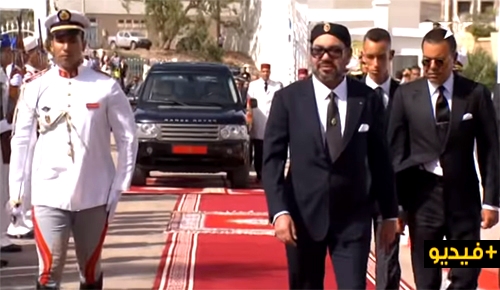 الحسيمة.. شاهدوا لحظة وصول الملك وولي العهد والأمير مولاي رشيد لمقر العمالة قبل خطاب عيد العرش الحسيمة.. شاهدوا لحظة وصول الملك وولي العهد والأمير مولاي رشيد لمقر العمالة قبل خطاب عيد العرش