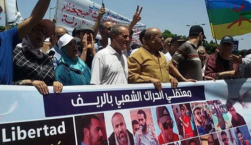 عائلات معتلقي حراك الريف: طلب العفو عن أبنائنا المسجونين مستحيل في هذه المرحلة عائلات معتلقي حراك الريف: طلب العفو عن أبنائنا المسجونين مستحيل في هذه المرحلة
