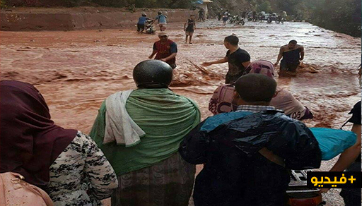 بالفيديو.. فيضانات في عز الصيف تثير الهلع في صفوف المواطنين والمصالح المختصة تخلي بعض المناطق بالفيديو.. فيضانات في عز الصيف تثير الهلع في صفوف المواطنين والمصالح المختصة تخلي بعض المناطق