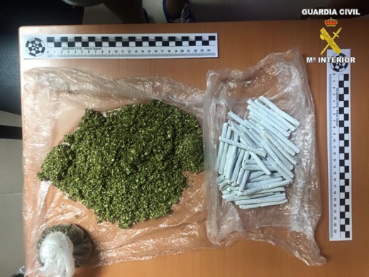 بالصور.. توقيف شخص بحوزته كمية مهمة من "الكيف" معدة للبيع في مدينة مليلية بالصور.. توقيف شخص بحوزته كمية مهمة من "الكيف" معدة للبيع في مدينة مليلية