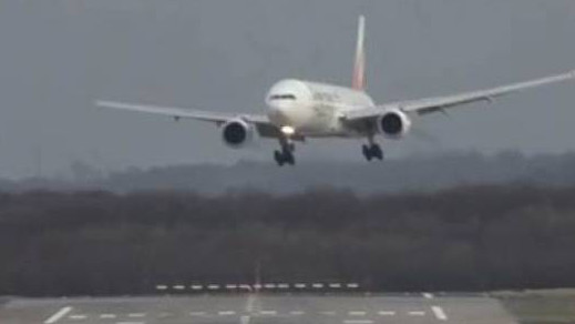 وفاة راكب يرغم طائرة قادمة إلى المغرب على الهبوط إضطراريا في مطار ألميريا
