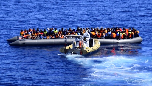 خطير.. مهاجرون أفارقة يطالبون إغاثتهم بعد تعطل قاربهم قرب سواحل الحسيمة