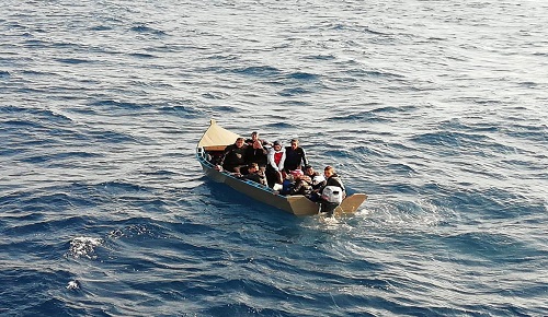 إنقاذ شبان من بركان تاهوا على متن قاربهم في عرض سواحل قرية أركمان