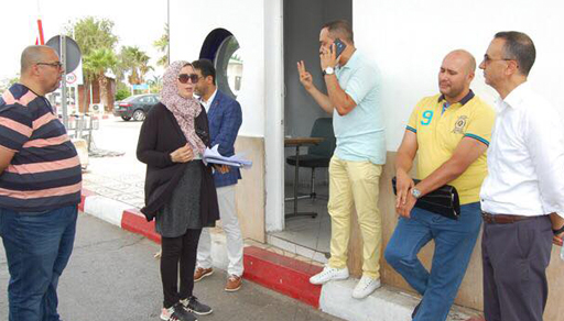 مسؤول يمنع الإذاعة الوطنية الأمازيغية من ولوج ميناء بني انصار مسؤول يمنع الإذاعة الوطنية الأمازيغية من ولوج ميناء بني انصار